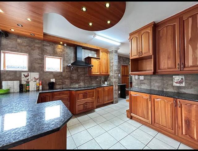 5 BEDROOM HOUSE FOR SALE IN BIRDWOOD ESTATE